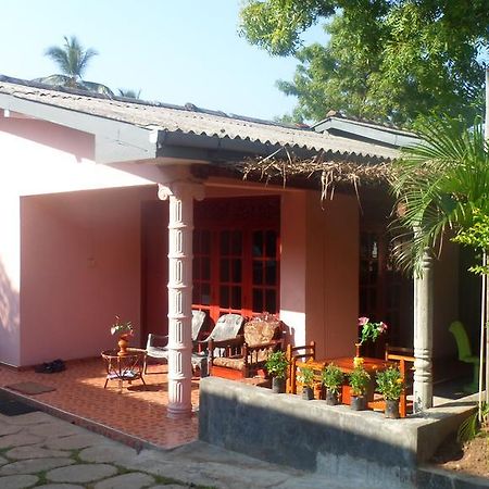 Thisal Guest House Полонарува Екстериор снимка