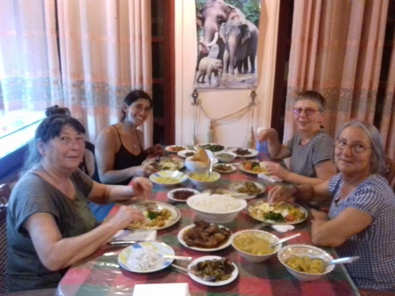 Thisal Guest House Полонарува Екстериор снимка