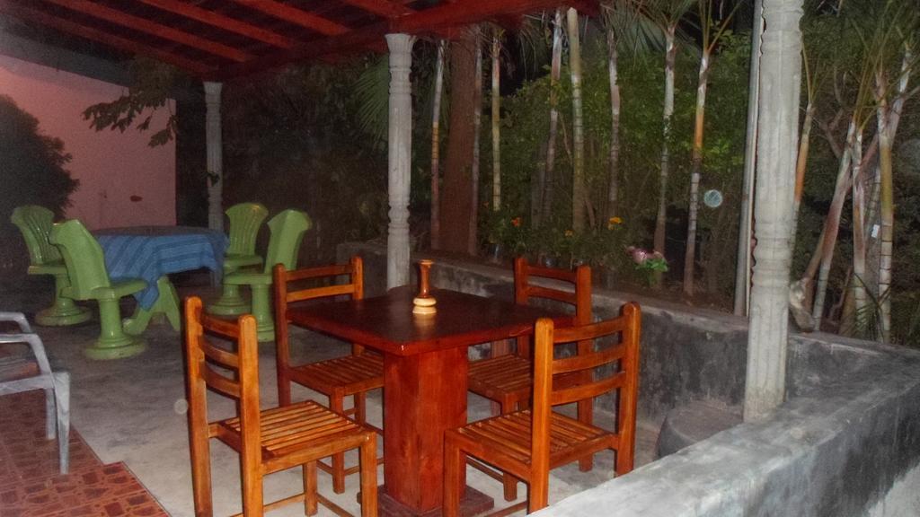 Thisal Guest House Полонарува Екстериор снимка