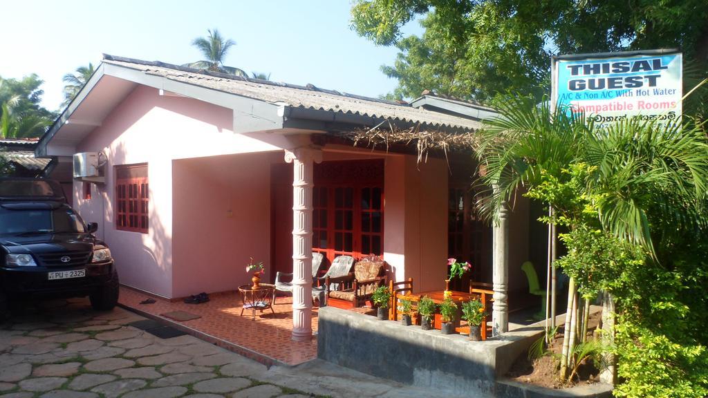 Thisal Guest House Полонарува Екстериор снимка