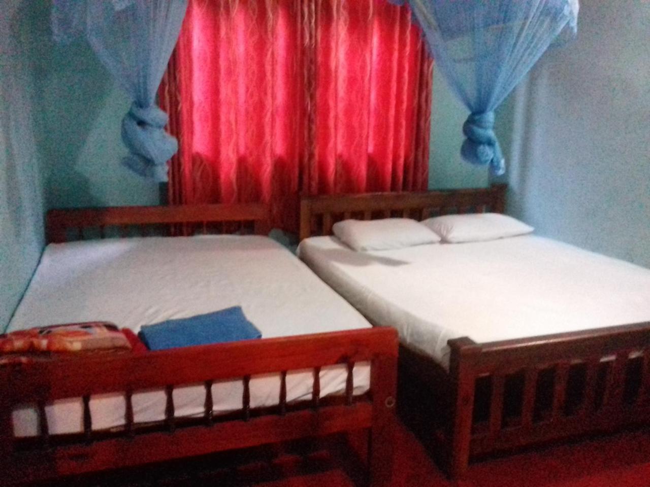 Thisal Guest House Полонарува Екстериор снимка