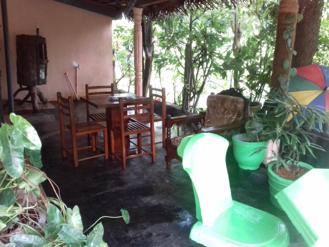 Thisal Guest House Полонарува Екстериор снимка